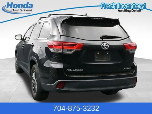 Used 2019 Toyota Highlander XLE AWD/4WD image 6