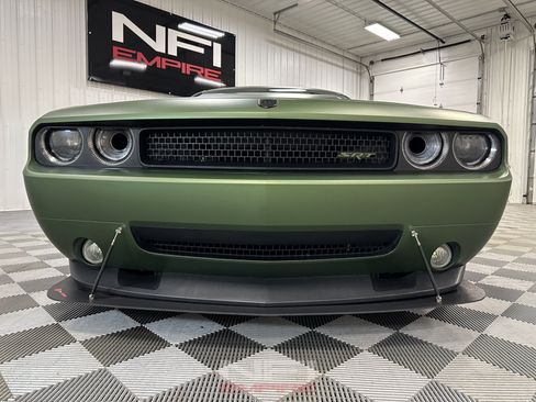 Used 2009 Dodge Challenger SRT8 w/ SRT Option Group II RWD image 14