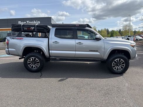 Used 2020 Toyota Tacoma TRD Sport w/ Technology Package image 9