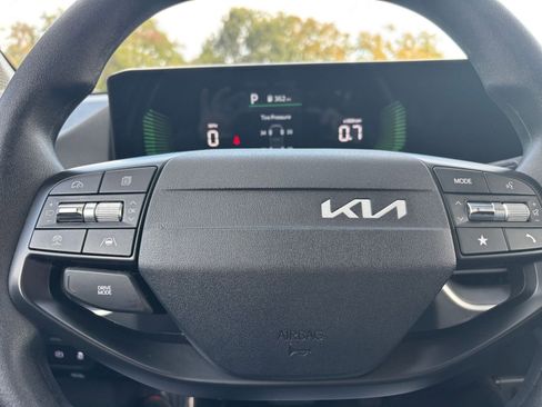 Used 2025 Kia K4 LXS image 29
