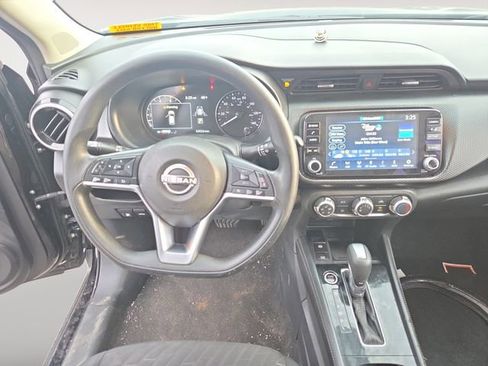 Used 2023 Nissan Kicks SV image 10