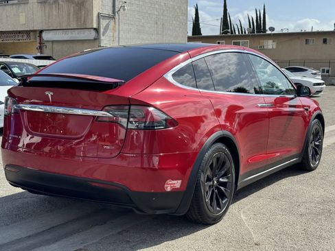 Used 2018 Tesla Model X 75D image 4