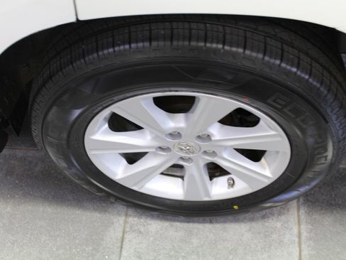 Used 2012 Toyota Highlander SE w/ Tow Pkg AWD/4WD image 37
