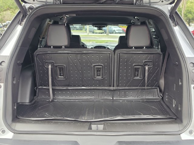 Used 2023 Chevrolet Traverse RS FWD image 12