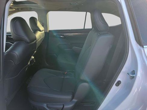 Certified 2025 Toyota Highlander Limited image 14