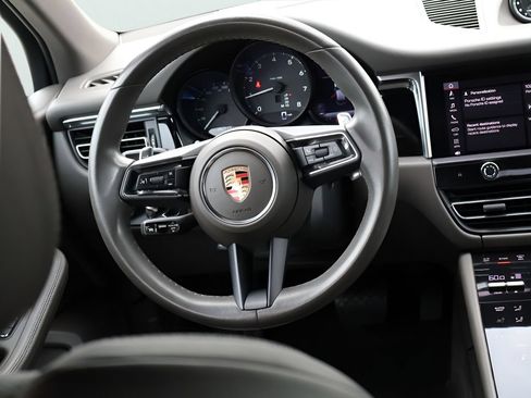 Certified 2024 Porsche Macan AWD/4WD image 20