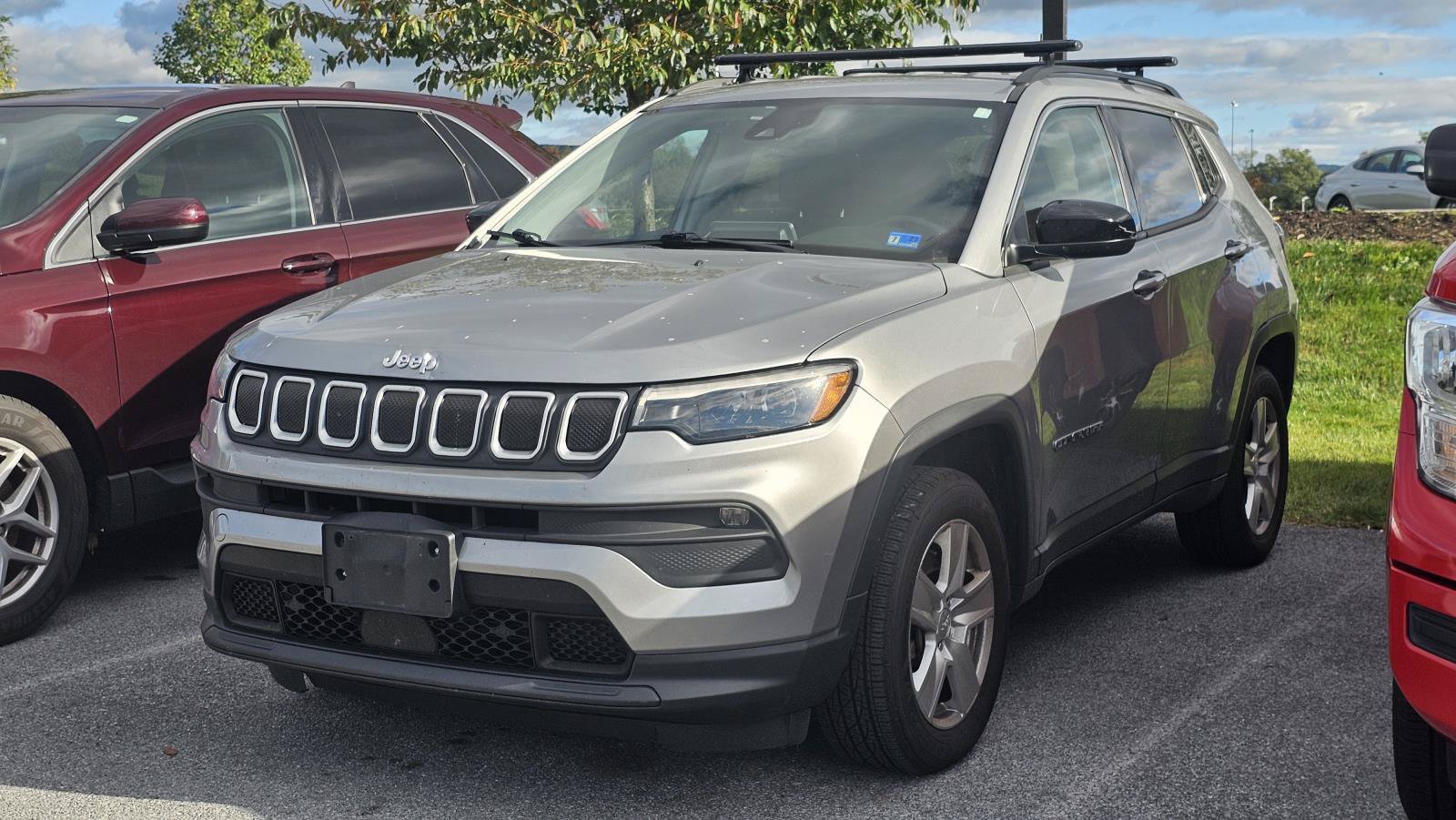 Used 2022 Jeep Compass Latitude w/ Sun and Sound Group AWD/4WD image 1