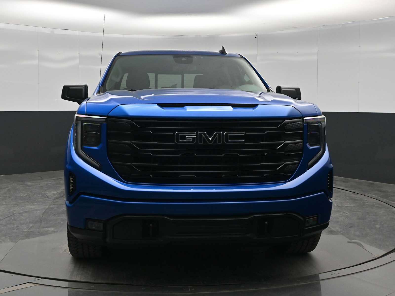 Used 2024 GMC Sierra 1500 Elevation w/ Preferred Package AWD/4WD image 3