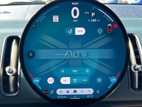 Used 2025 MINI Cooper Countryman SE w/ Comfort Package Max image 23