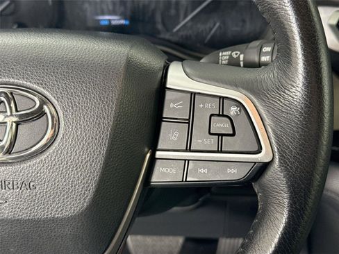 Certified 2023 Toyota Sienna XLE image 18