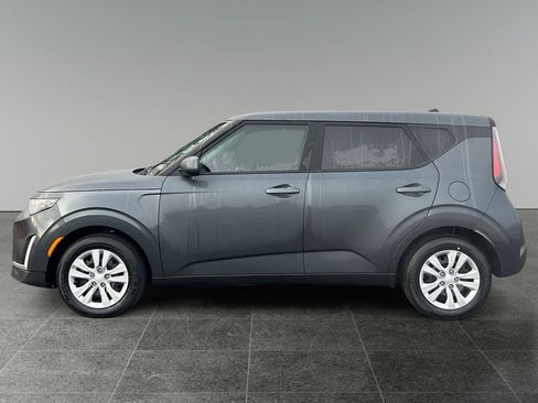 Used 2025 Kia Soul LX image 4