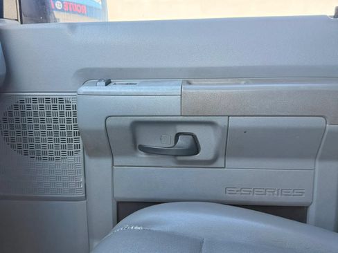Used 2009 Ford E-150 and Econoline 150 RWD image 17