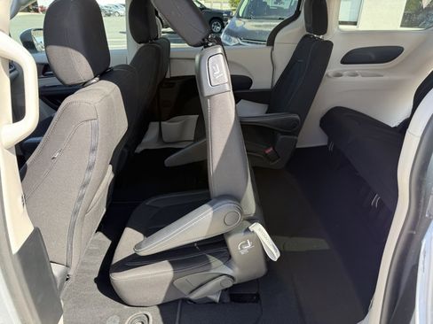 Used 2023 Chrysler Voyager LX FWD image 12
