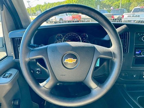 Used 2015 Chevrolet Express 2500 RWD image 13
