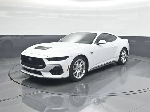 Used 2025 Ford Mustang GT Premium RWD image 28