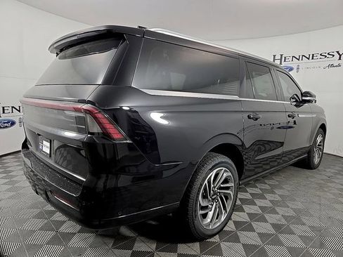 New 2025 Lincoln Navigator L Reserve AWD/4WD image 4