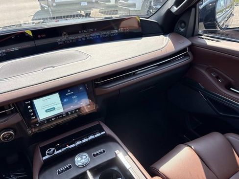 New 2026 Lincoln Navigator L Reserve AWD/4WD image 15