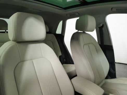 Used 2024 Audi Q3 2.0T Premium AWD/4WD image 21