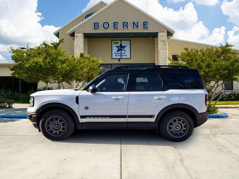 Used 2023 Ford Bronco Sport Outer Banks image 2