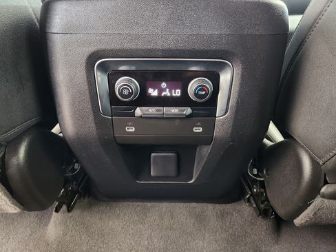 Certified 2024 Chevrolet Suburban LT RWD image 32