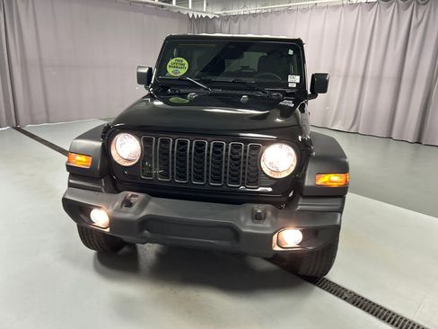 Used 2025 Jeep Wrangler Unlimited Sport AWD/4WD image 2