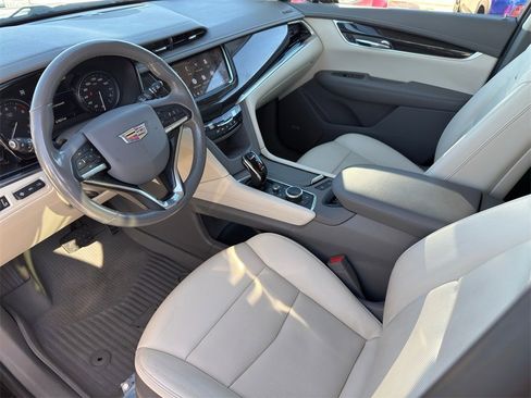 Used 2021 Cadillac XT6 Premium Luxury image 10