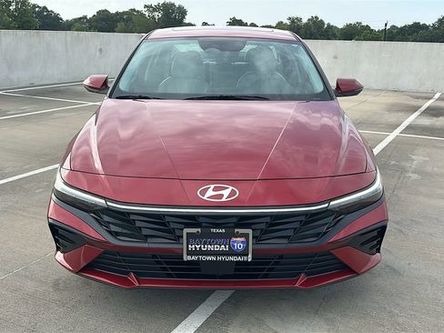 Used 2025 Hyundai Elantra Limited FWD image 8