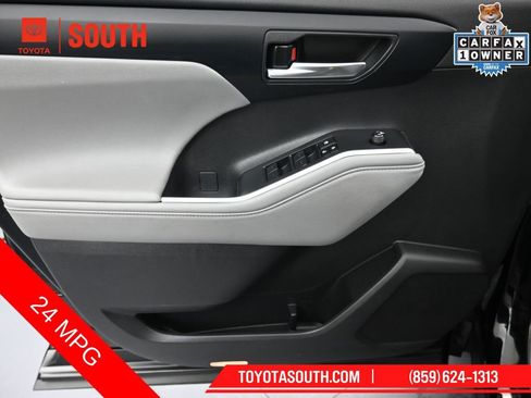 Used 2024 Toyota Highlander XLE AWD/4WD image 23
