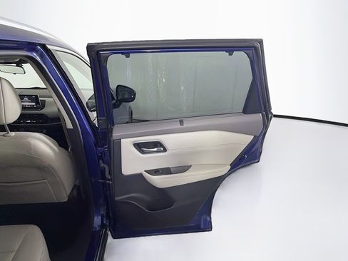 Used 2021 Nissan Rogue SV w/ Premium Package FWD image 30