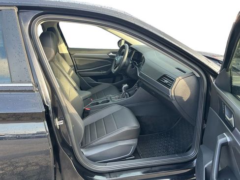 Used 2024 Volkswagen Jetta SE w/ Panoramic Sunroof Package image 22