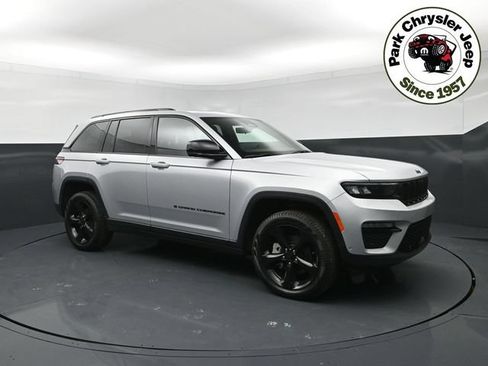 Used 2024 Jeep Grand Cherokee Limited w/ Luxury Tech Group II AWD/4WD image 1