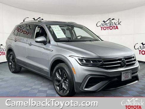 Used 2024 Volkswagen Tiguan SE image 1