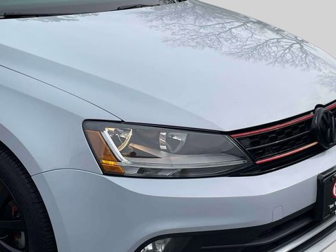 Used 2017 Volkswagen Jetta SE image 10