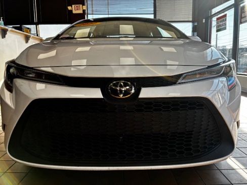 Used 2022 Toyota Corolla LE FWD image 4