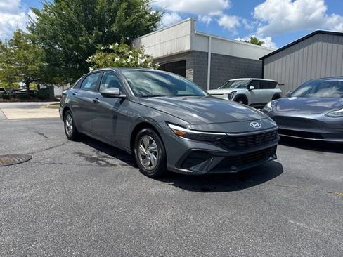 Used 2024 Hyundai Elantra SE FWD image 7
