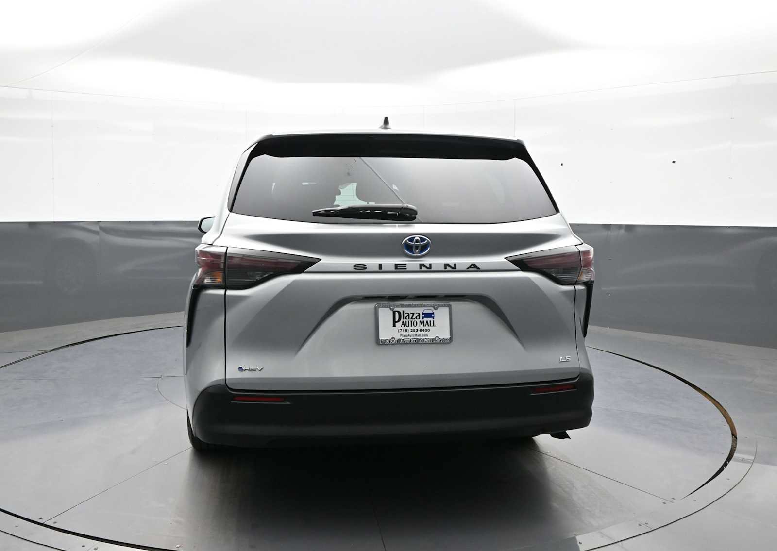 Used 2025 Toyota Sienna LE FWD image 7