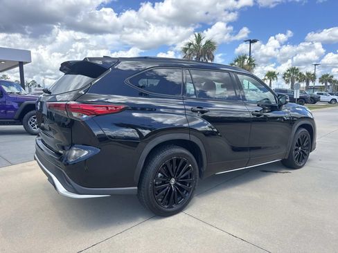 Used 2023 Toyota Highlander XSE FWD image 7