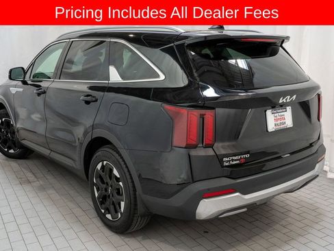 Used 2024 Kia Sorento S w/ Panoramic Sunroof Package FWD image 3
