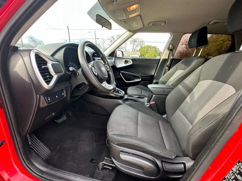 Used 2020 Kia Soul LX FWD image 14