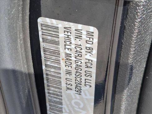 Used 2025 Jeep Grand Cherokee Altitude RWD image 23