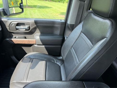 Used 2022 GMC Sierra 3500 Denali w/ Technology Package AWD/4WD image 28