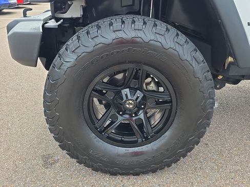 Used 2017 Jeep Wrangler Unlimited Sport AWD/4WD image 9