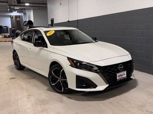 Used 2023 Nissan Altima 2.5 SR w/ SR Premium Package image 29