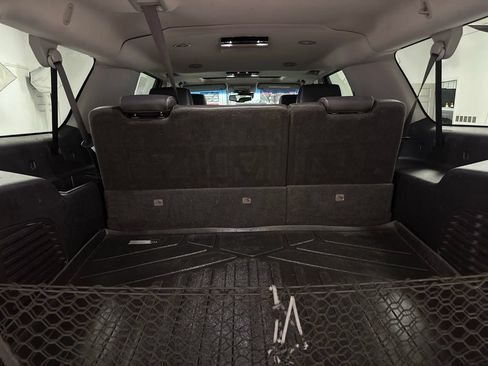 Used 2017 Chevrolet Suburban Premier RWD image 13