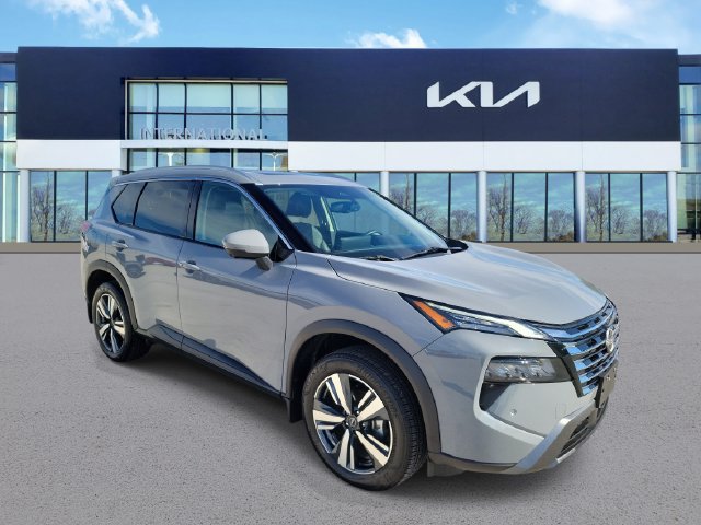 Used 2024 Nissan Rogue SL w/ SL Premium Package AWD/4WD image 2
