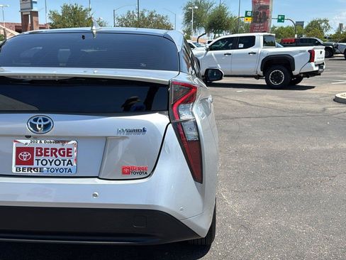 Used 2018 Toyota Prius Four w/ Advanced Technology Package FWD image 8