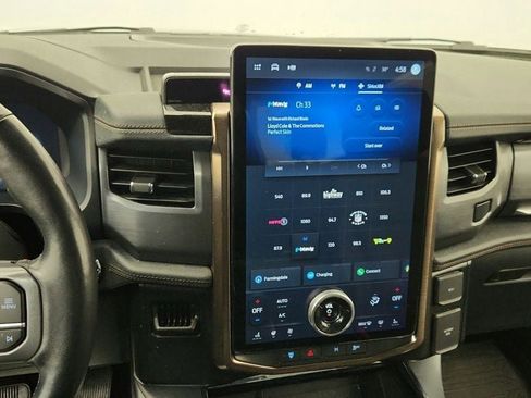 Used 2022 Ford F150 Lightning Lariat image 21