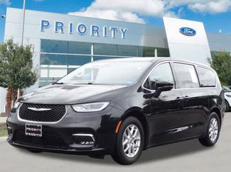Used 2023 Chrysler Pacifica Touring-L FWD video 1