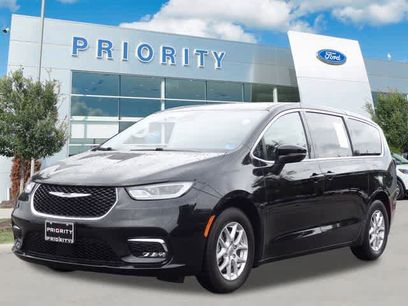 Used 2023 Chrysler Pacifica Touring-L