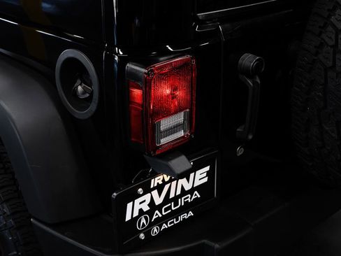Used 2012 Jeep Wrangler Unlimited Rubicon w/ Dual Top Group AWD/4WD image 14